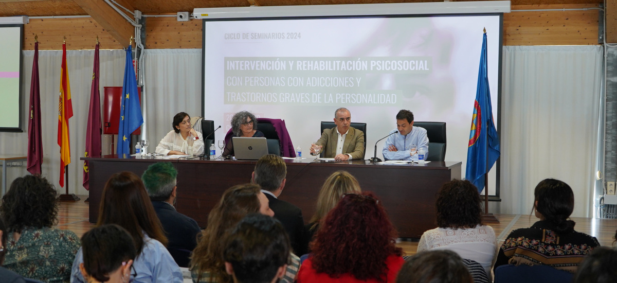 Imagen La rectora Beatriz Miguel interviene en la inauguración del seminario dedicado a la atención de casos de adicciones y trastornos de la personalidad